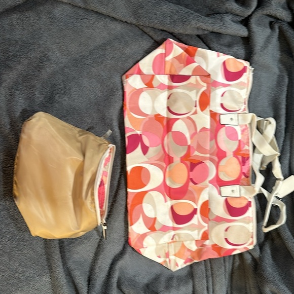 Coach packable tote with matching snap in makeup pouch - Picture 5 of 8